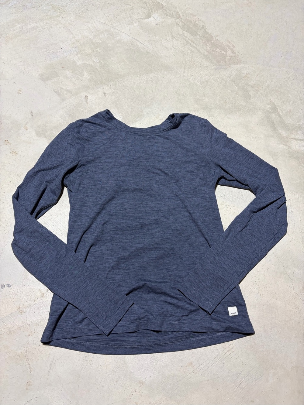 Vuori women’s long sleeve lux crew shirt medium blue